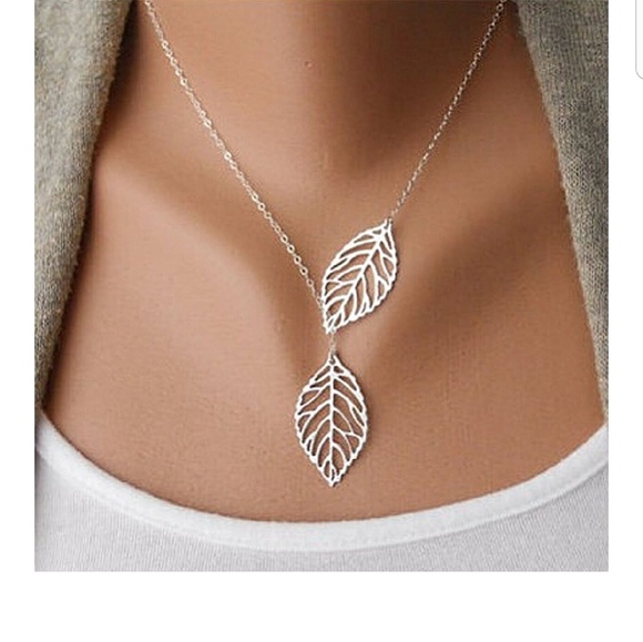 Fashion Jewelry Jewelry - NWOT 2 leaf necklace silver